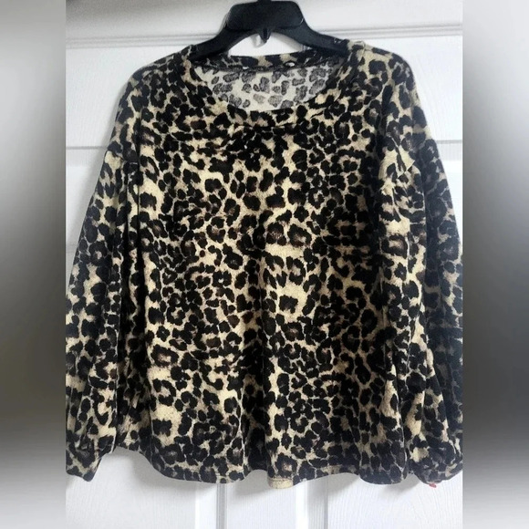EUC - Leopard  Print, Soft Luxe Material, Spandex, Puffer Sleeves - Size S - Picture 1 of 3